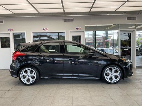 Used 2013 Ford Focus ST FWD image 4
