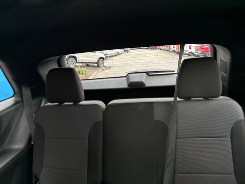 Used 2023 Chevrolet Traverse LT w/ Rear Camera Mirror Package image 18