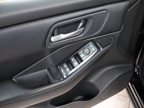 Used 2024 Nissan Rogue SV AWD/4WD image 11