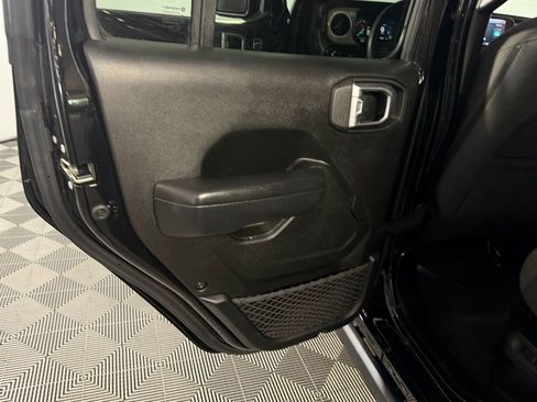 Used 2024 Jeep Wrangler Unlimited AWD/4WD image 24