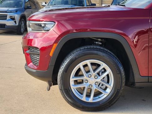Used 2025 Jeep Grand Cherokee Laredo X w/ Luxury Tech Group I RWD image 16