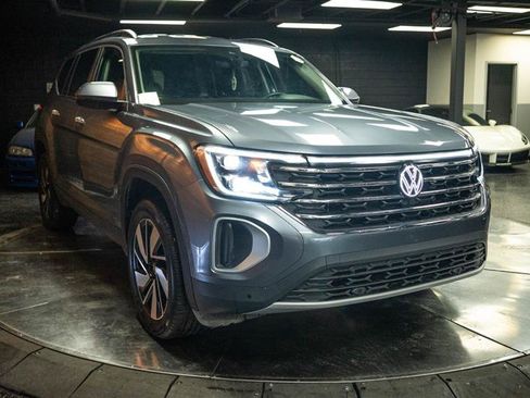 Used 2025 Volkswagen Atlas SE FWD image 5