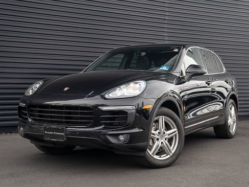 Used 2017 Porsche Cayenne S image 1