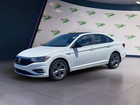 Used 2020 Volkswagen Jetta R-Line w/ R-Line Cold Weather Package image 2