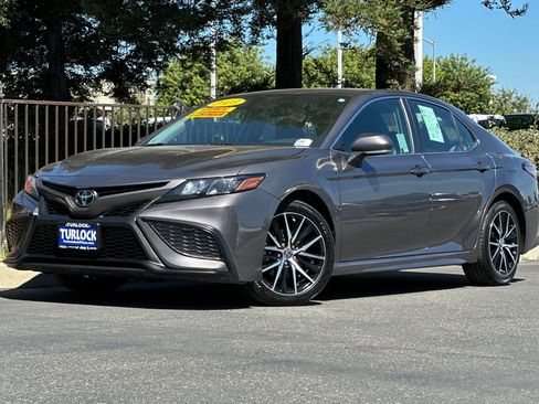 Used 2023 Toyota Camry SE image 9