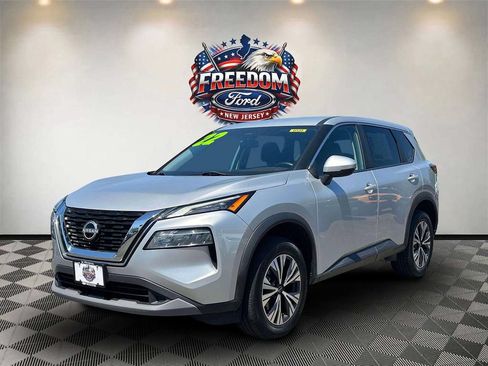 Used 2022 Nissan Rogue SV AWD/4WD image 2