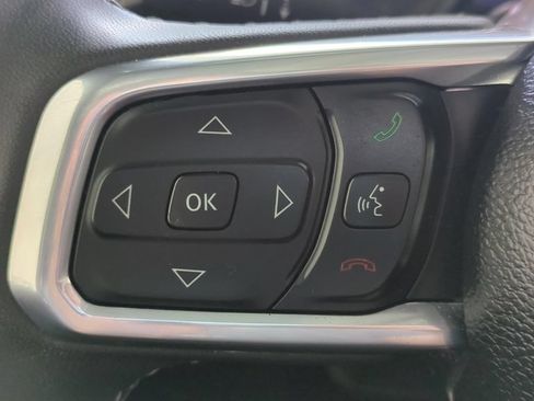 Used 2025 Jeep Wrangler Unlimited Sahara AWD/4WD image 18