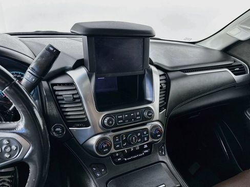 Used 2019 Chevrolet Suburban Premier w/ Premier Plus Edition AWD/4WD image 18