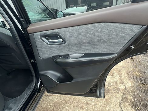 Used 2021 Nissan Rogue SV image 17