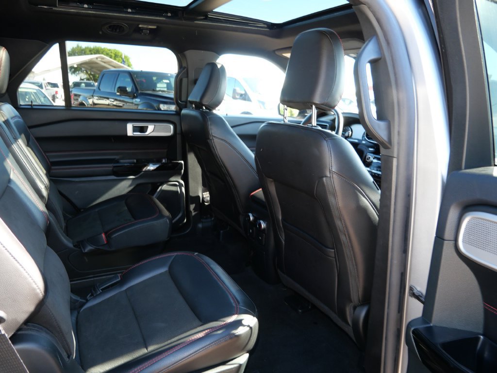Used 2023 Ford Explorer ST-Line w/ Class IV Trailer Tow Package AWD/4WD image 13