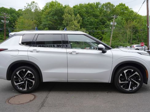 Used 2024 Mitsubishi Outlander SEL FWD image 7
