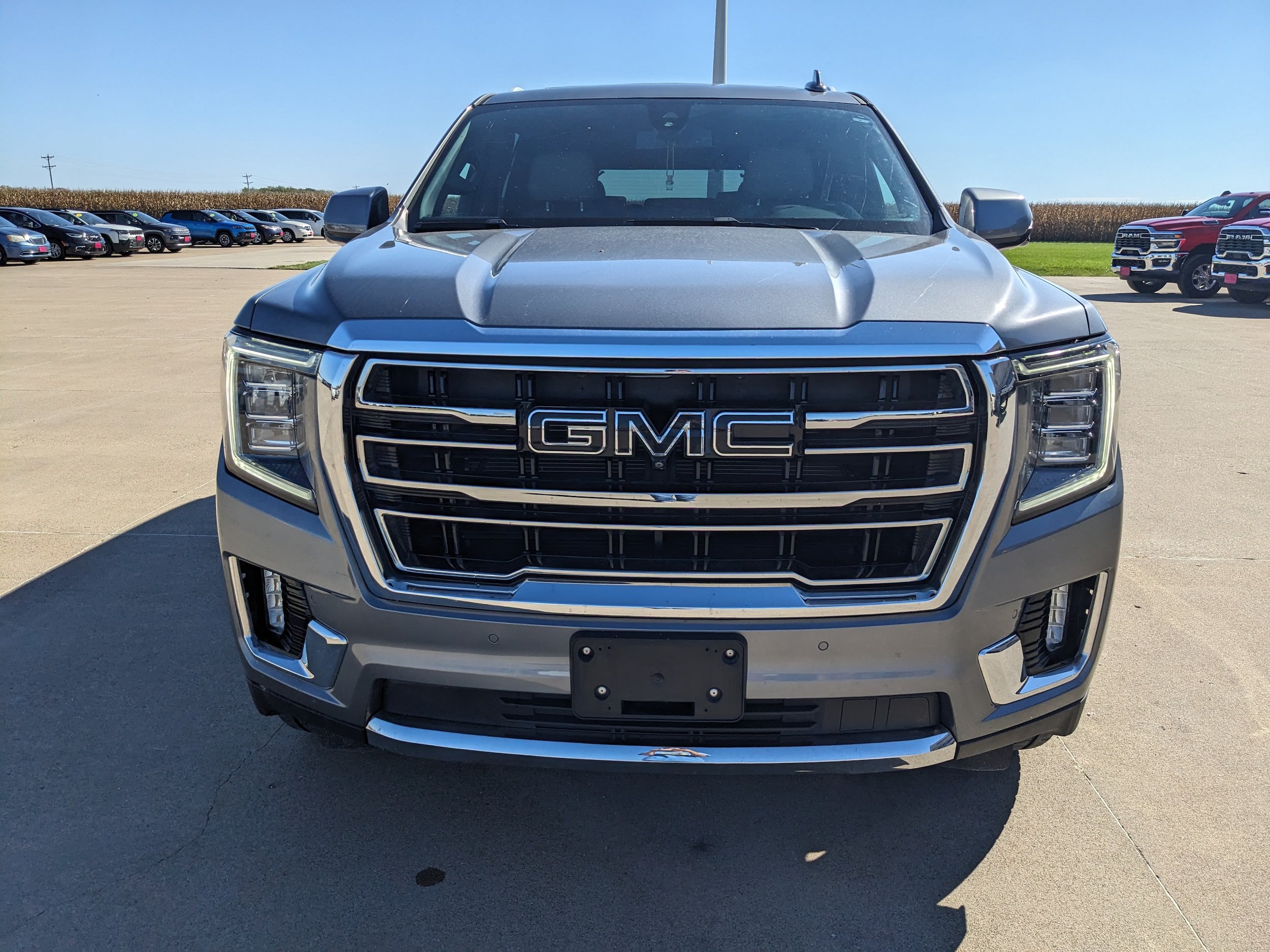 Used 2021 GMC Yukon SLT w/ SLT Luxury Plus Package AWD/4WD image 3