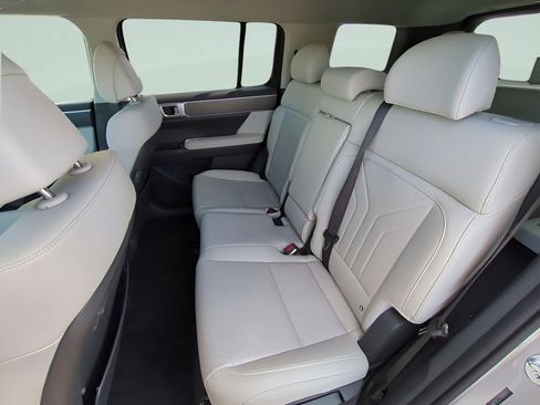 Certified 2025 Hyundai Santa Fe SEL image 13