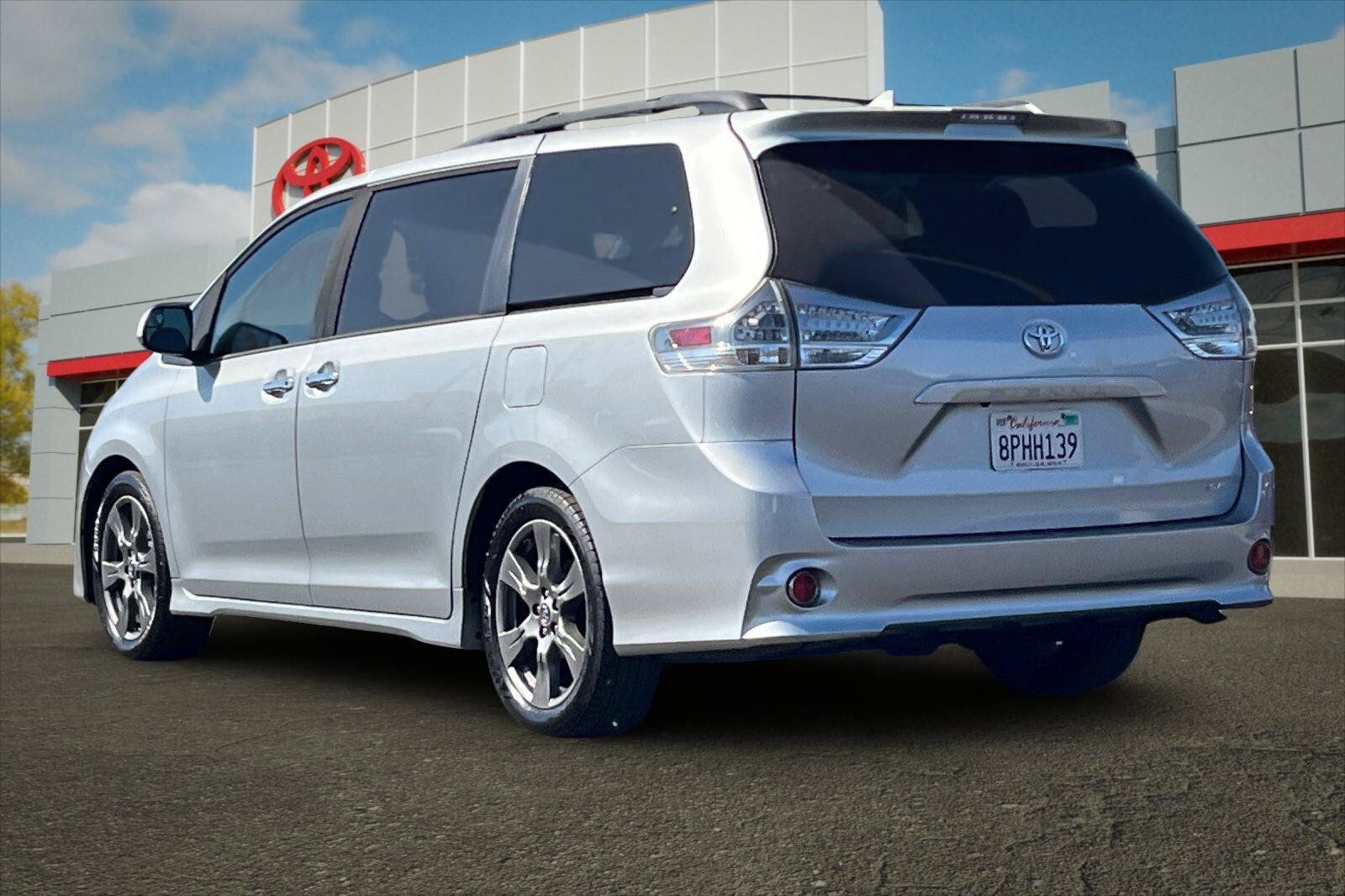 Used 2020 Toyota Sienna SE w/ Carpet Mat Package FWD image 5