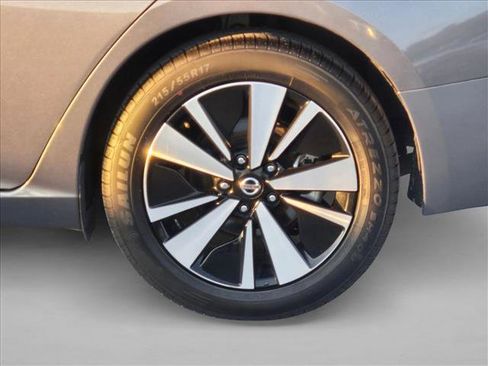 Used 2022 Nissan Altima 2.5 SV w/ SV Premium Package image 23