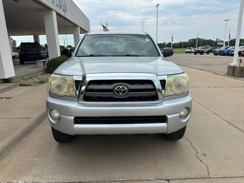 Used 2010 Toyota Tacoma PreRunner RWD image 2
