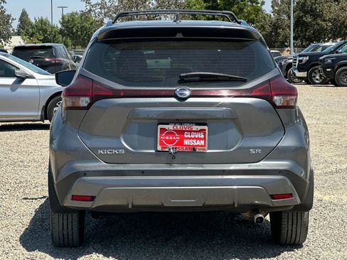 Used 2021 Nissan Kicks SR w/ Interior Electronics Package FWD image 8