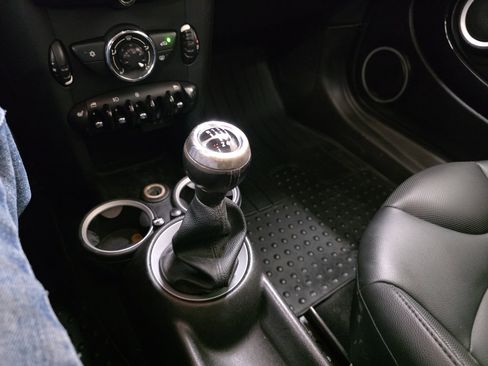 Used 2011 MINI Cooper S image 32