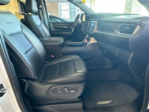 Used 2021 GMC Yukon XL Denali w/ Denali Premium Package image 13