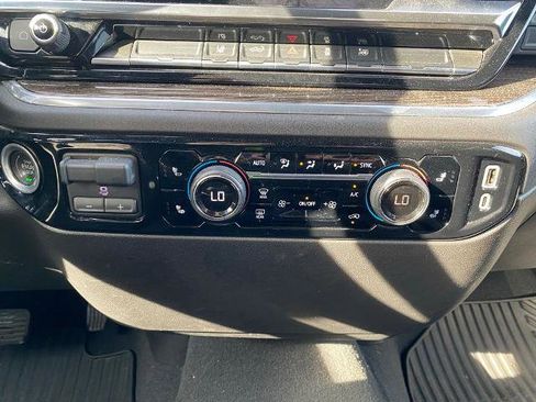 Used 2025 Chevrolet Silverado 2500 LT w/ Convenience Package image 22