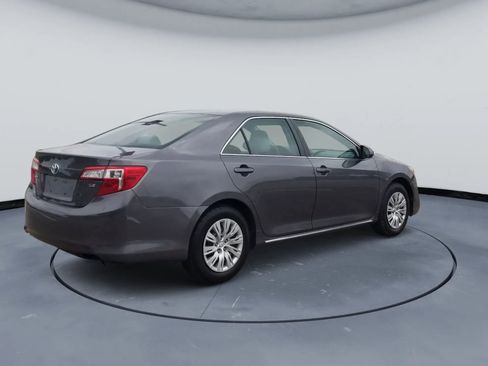 Used 2014 Toyota Camry LE FWD image 5