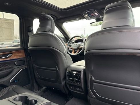 New 2025 Jeep Grand Cherokee Summit image 24