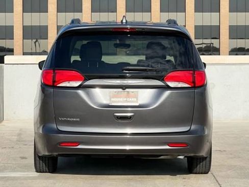 Used 2020 Chrysler Voyager Lxi image 8