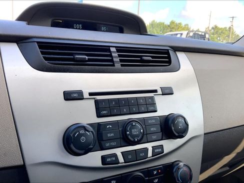 Used 2010 Ford Focus SE FWD image 31