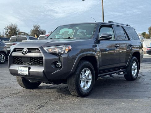 Used 2023 Toyota 4Runner SR5 Premium image 4