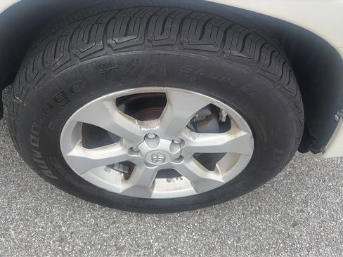Used 2009 Toyota RAV4 Limited AWD/4WD image 26