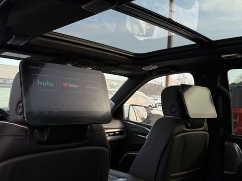 Used 2023 Cadillac Escalade Sport Platinum w/ LPO, ONYX Package image 4