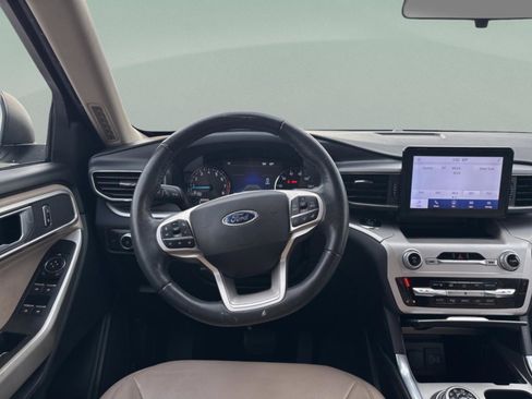 Used 2021 Ford Explorer XLT w/ Equipment Group 202A image 10