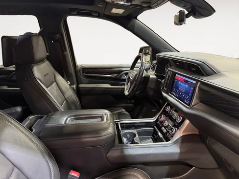 Used 2021 GMC Yukon Denali w/ Denali Premium Package image 16