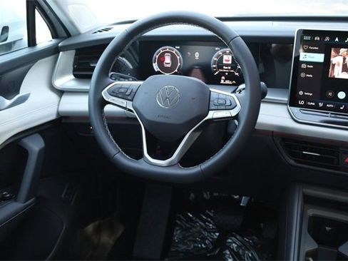 New 2025 Volkswagen Tiguan SE image 24