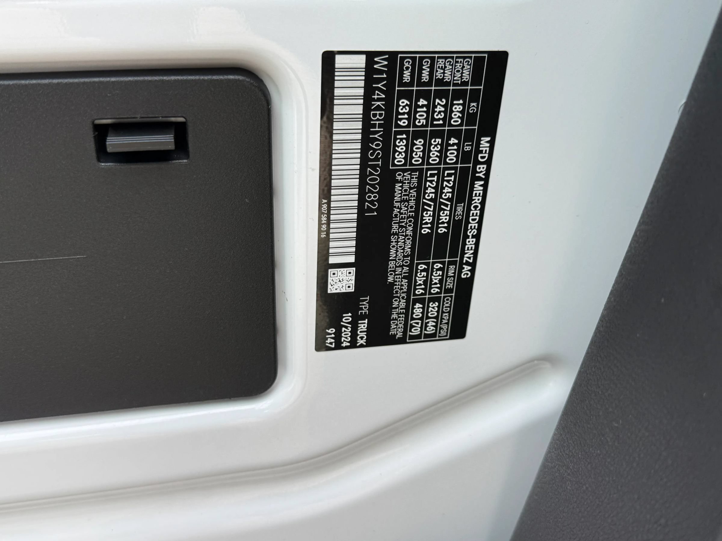 Used 2025 Mercedes-Benz Sprinter 2500 image 16