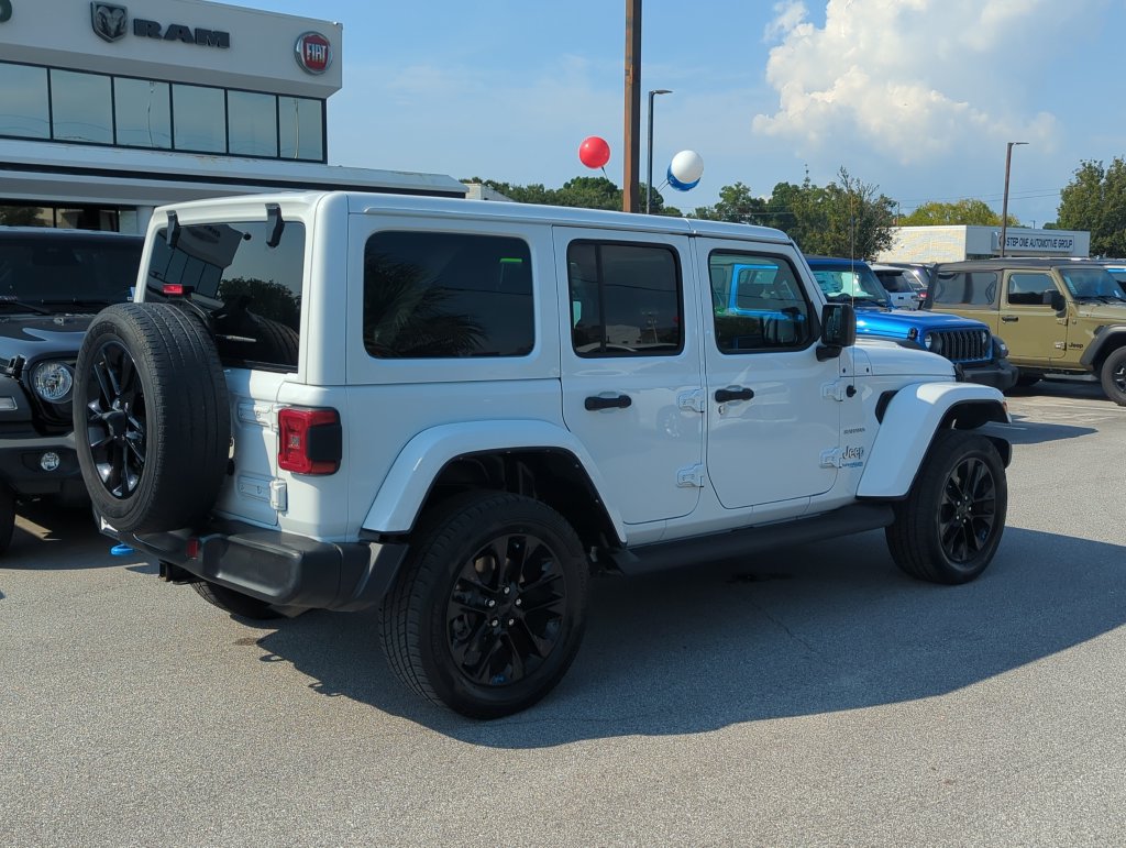 Used 2022 Jeep Wrangler Unlimited Sahara AWD/4WD image 6