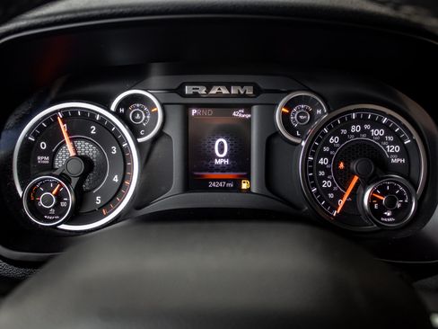 Used 2025 RAM 2500 Big Horn AWD/4WD image 31