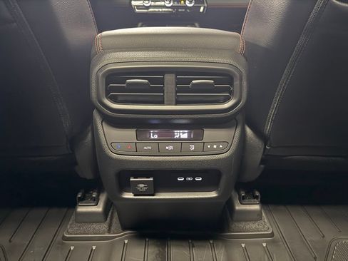 Used 2025 Honda Pilot TrailSport image 18