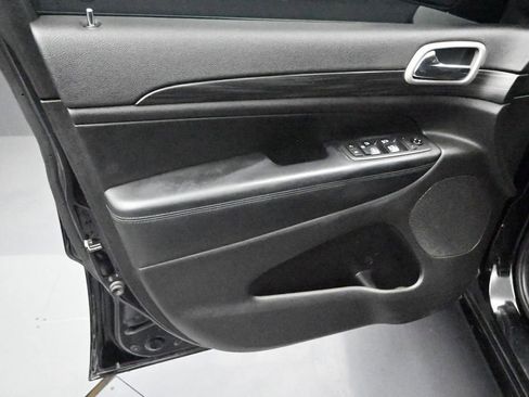 Used 2021 Jeep Grand Cherokee Laredo X RWD image 11