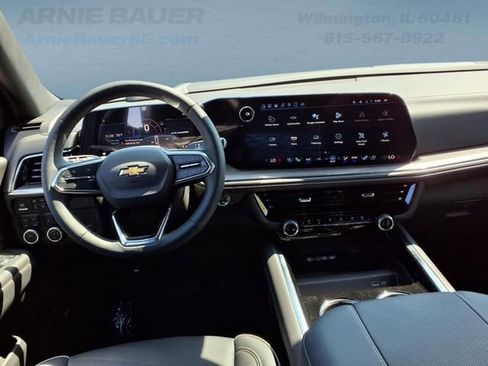 New 2025 Chevrolet Suburban Premier image 7