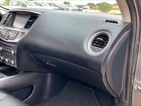Used 2019 Nissan Pathfinder SL AWD/4WD image 19