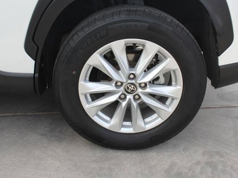 Used 2022 Toyota Corolla Cross LE image 41