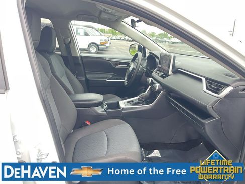 Used 2025 Toyota RAV4 XLE AWD/4WD image 26