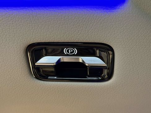 Used 2024 Mercedes-Benz S 580 4MATIC Sedan w/ AMG Line image 20