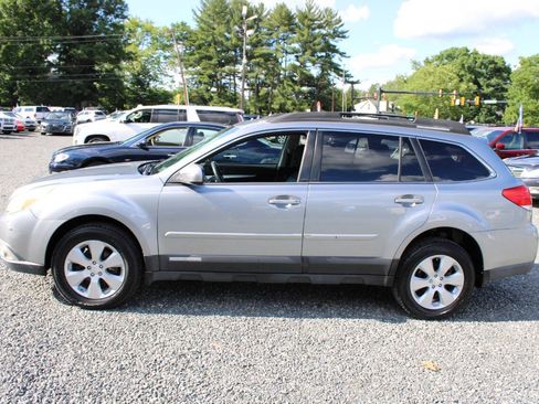 Used 2011 Subaru Outback 2.5i Premium w/ All-Weather Pkg AWD/4WD image 10