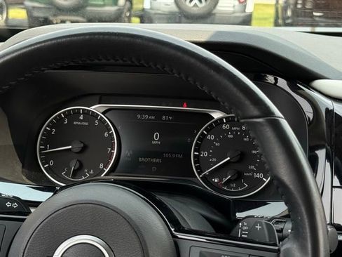 Used 2022 Nissan Pathfinder SV image 8