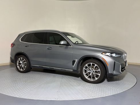 Certified 2024 BMW X5 xDrive40i w/ Parking Assistance Package AWD/4WD image 6