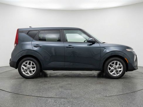 Used 2025 Kia Soul LX w/ LX Technology Package image 11