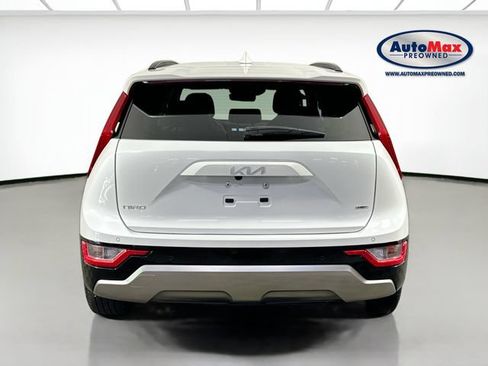 Used 2023 Kia Niro EX Touring FWD image 8