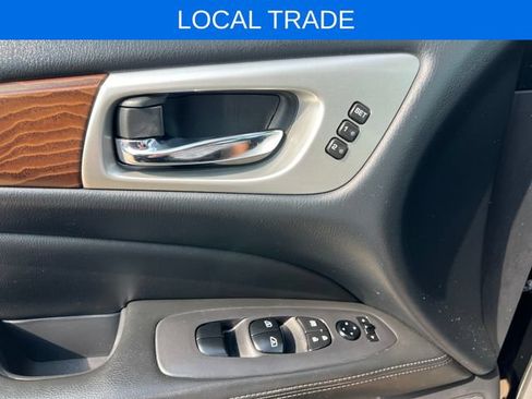 Used 2017 Nissan Pathfinder Platinum AWD/4WD image 36